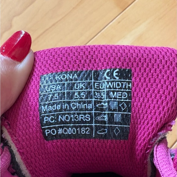 VIONIC | Black and Pink Sneakers with Sporty Design | SIZE 7.5 - Picture 10 of 12